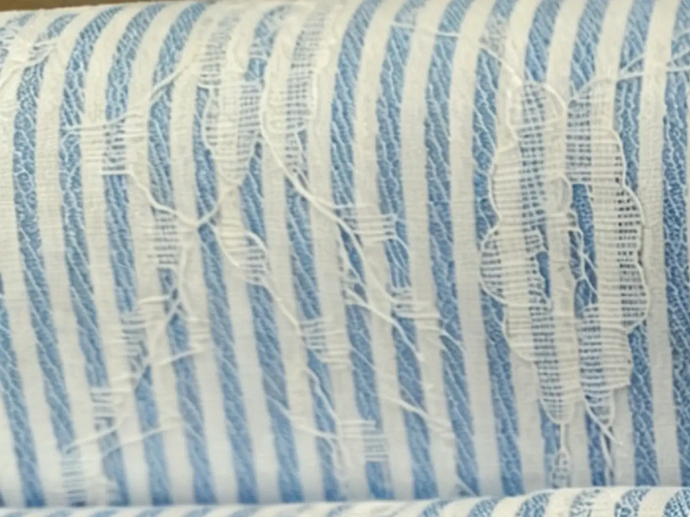 Clean cropped yarn-dyed stripe bonded lace fabric
